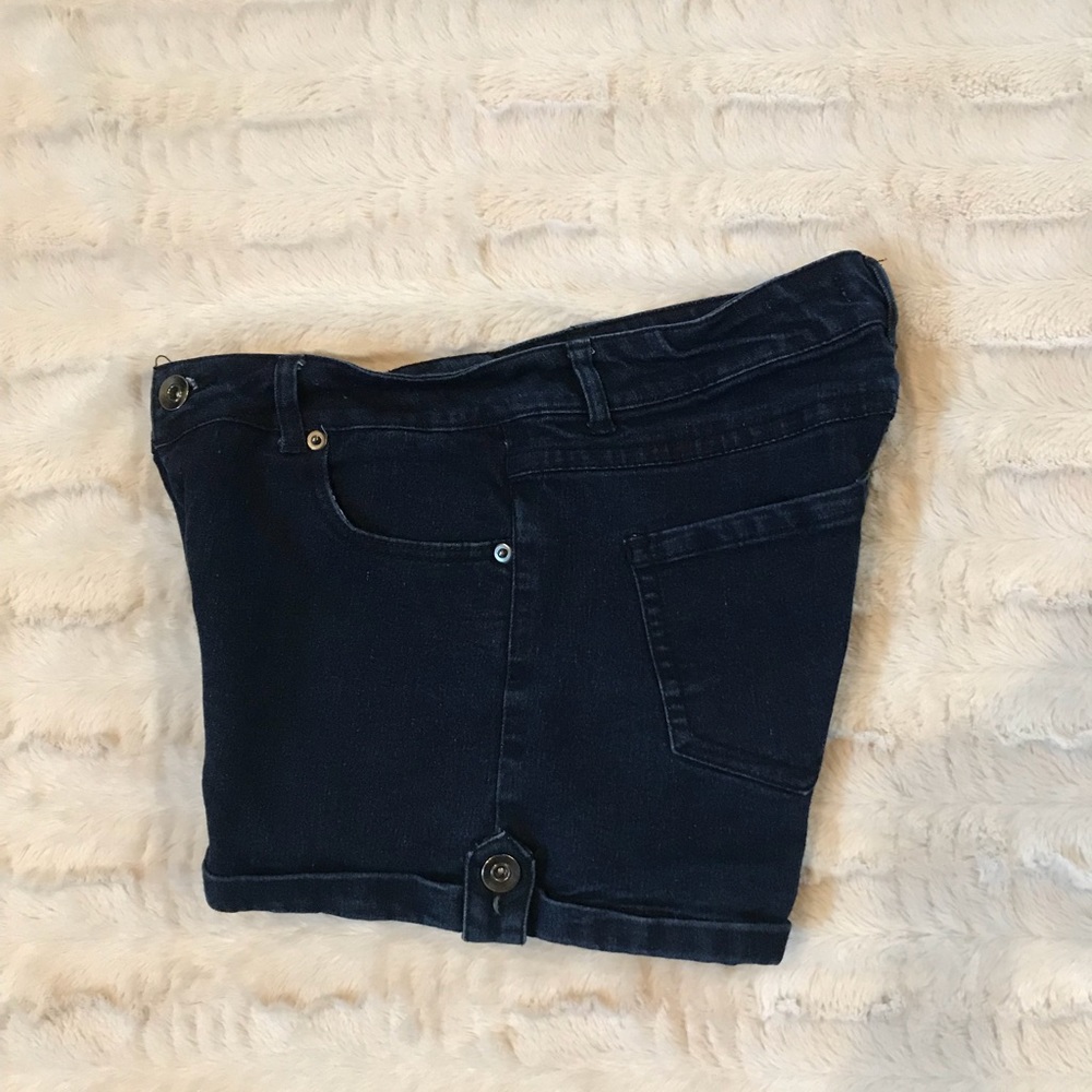 ๐ Forever 21 shorts ๐ - Picture 3 of 3
